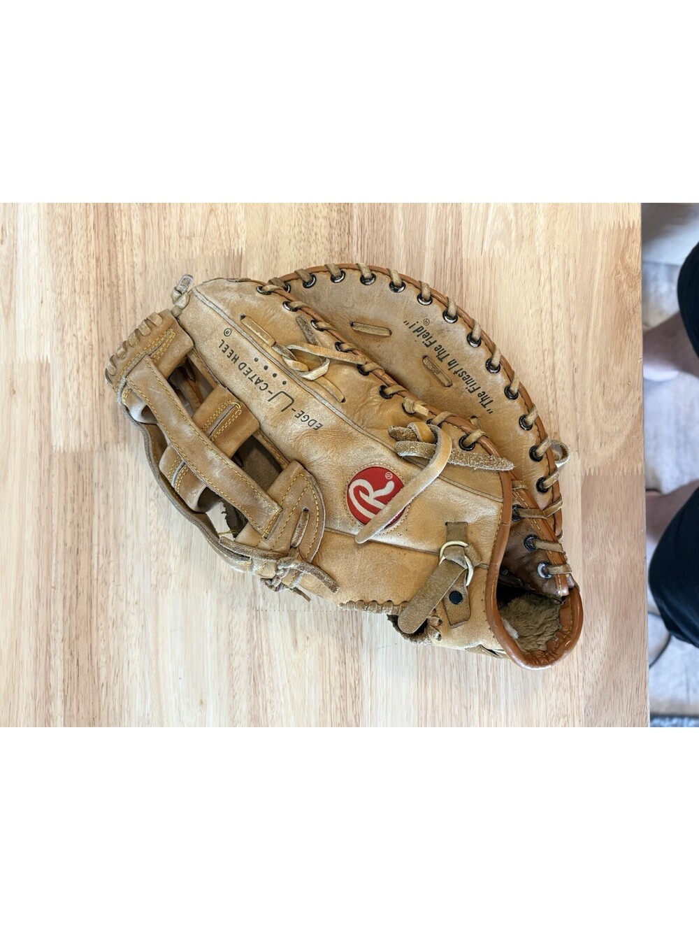 Rawlings RFM9 Mark McGwire Deep Well Pocket Fastback Model RHT Baseball Glove